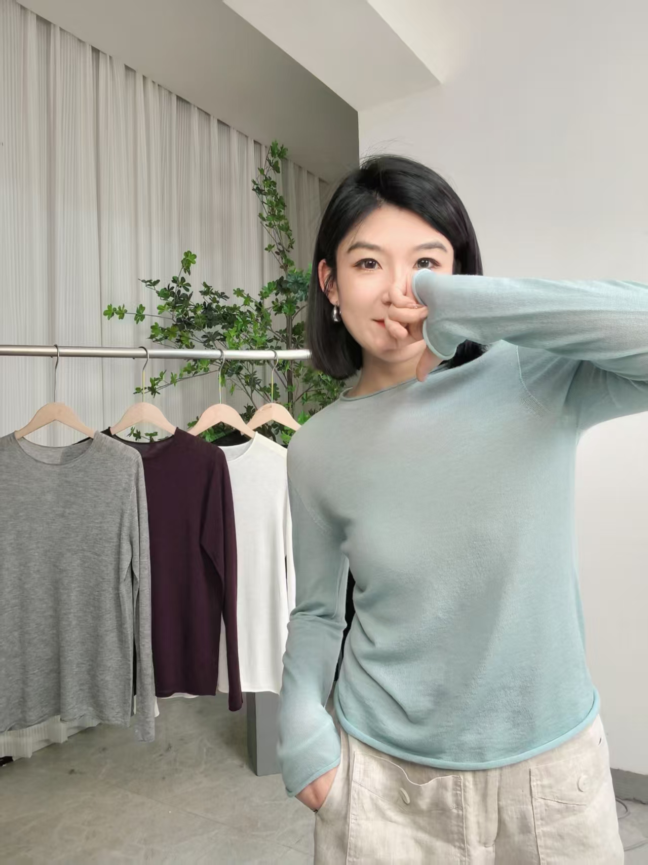 水溶超细薄款打底轻奢气质简约纯色圆领套头长袖针织衫