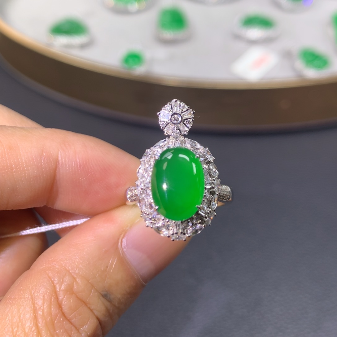 翡翠戒指18K金镶嵌翡翠