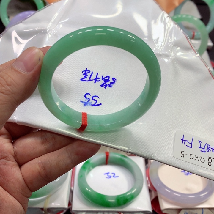 翡翠未镶嵌手镯翡翠