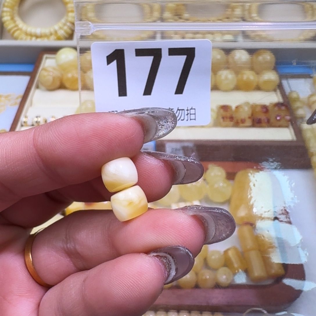 N***!琥珀未镶嵌裸石8m