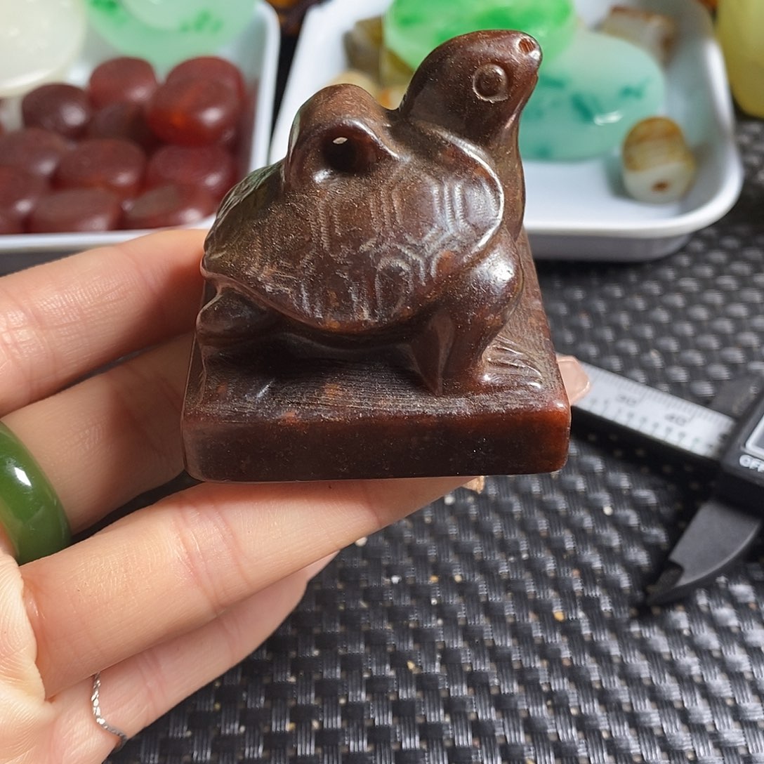 岫岩老玉（透闪石质玉）未镶嵌珠宝奇石