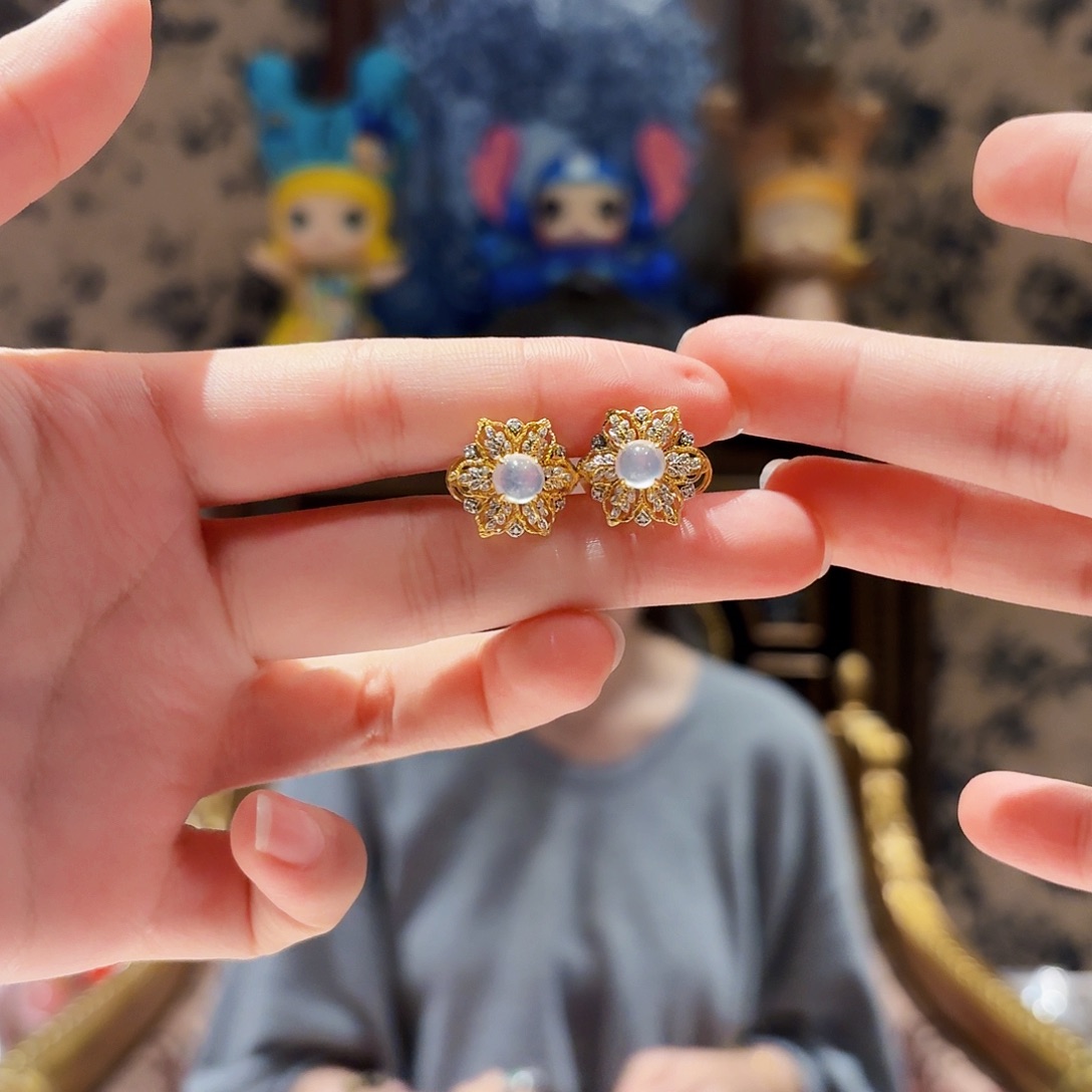 18K金镶嵌翡翠耳饰耳饰