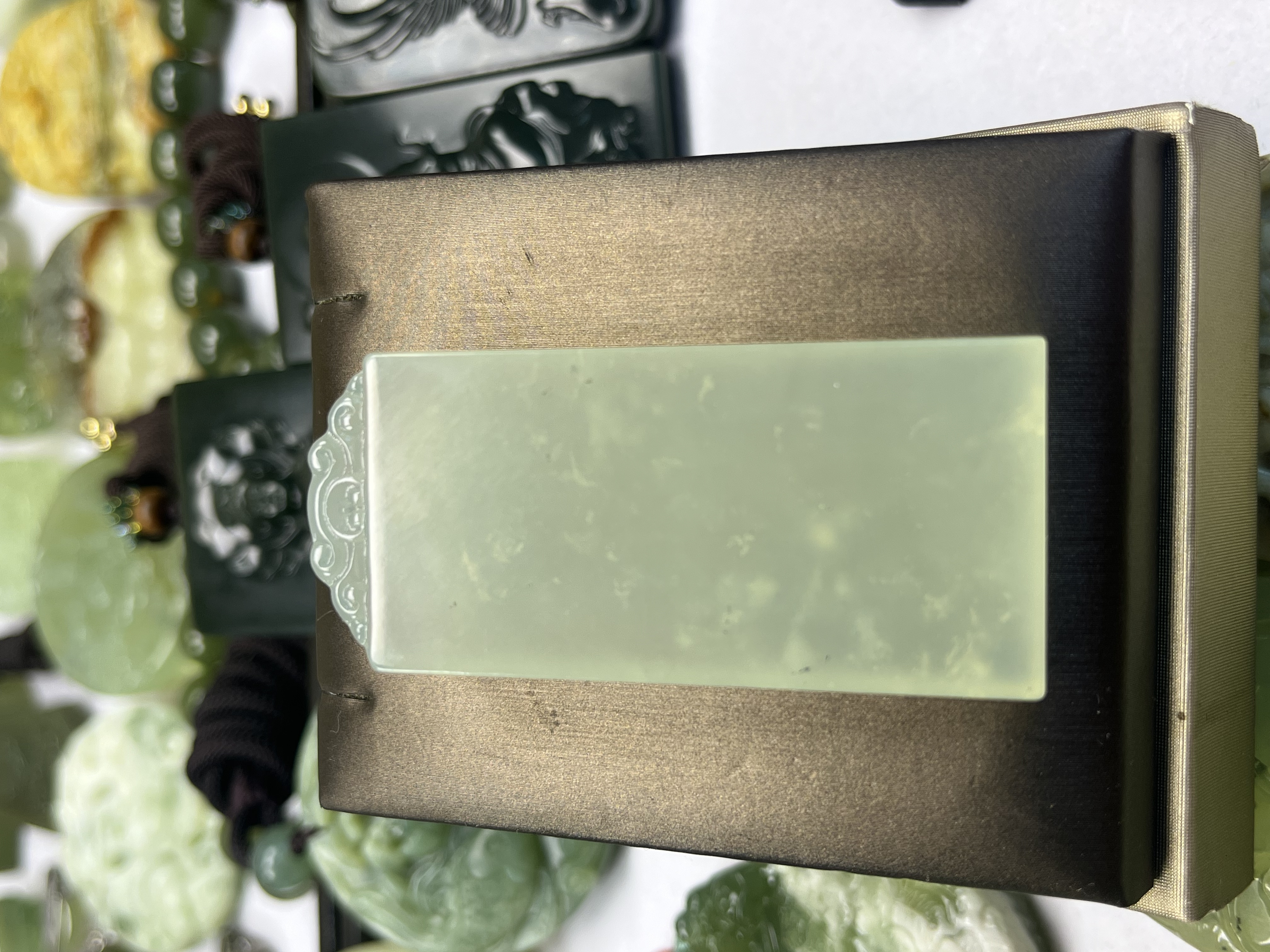 天然岫玉蜂蜜水貔貅牌头无事牌吊坠（57*31.8.7）