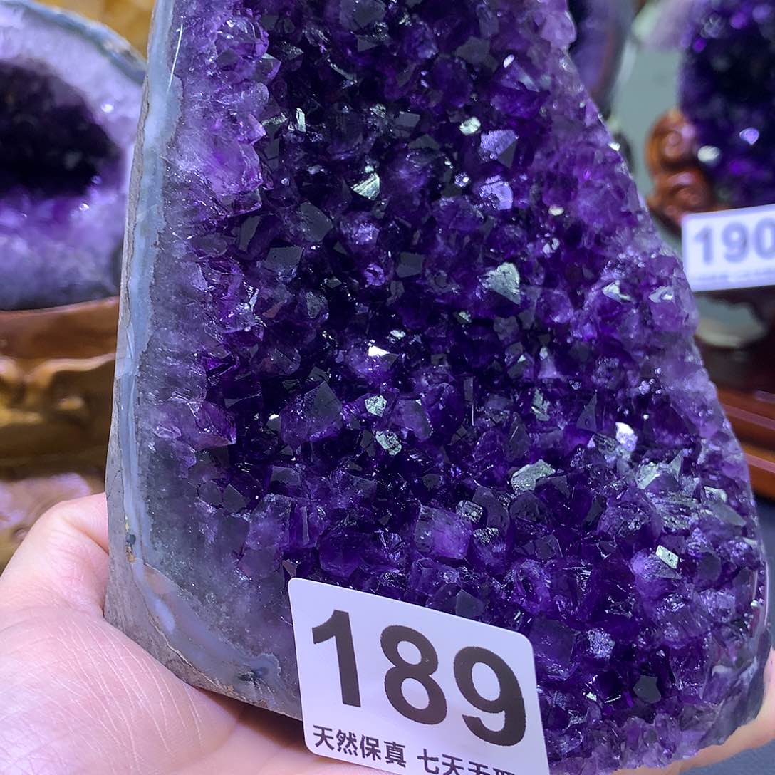 水晶水晶摆件未镶嵌简****?