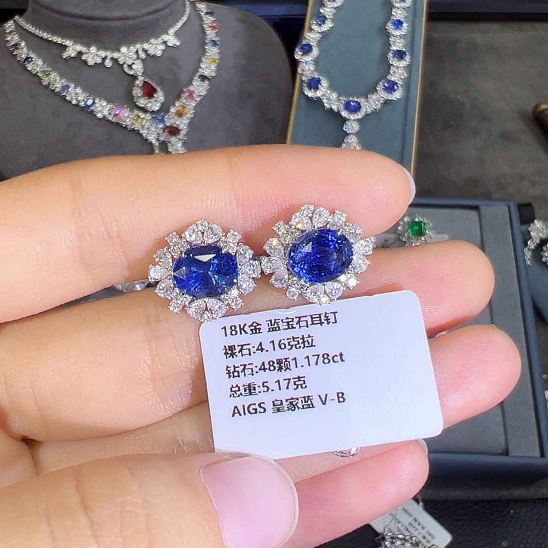 蓝宝石耳拍18K金镶嵌