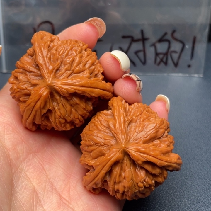 小***狗文玩核桃吊坠白狮子