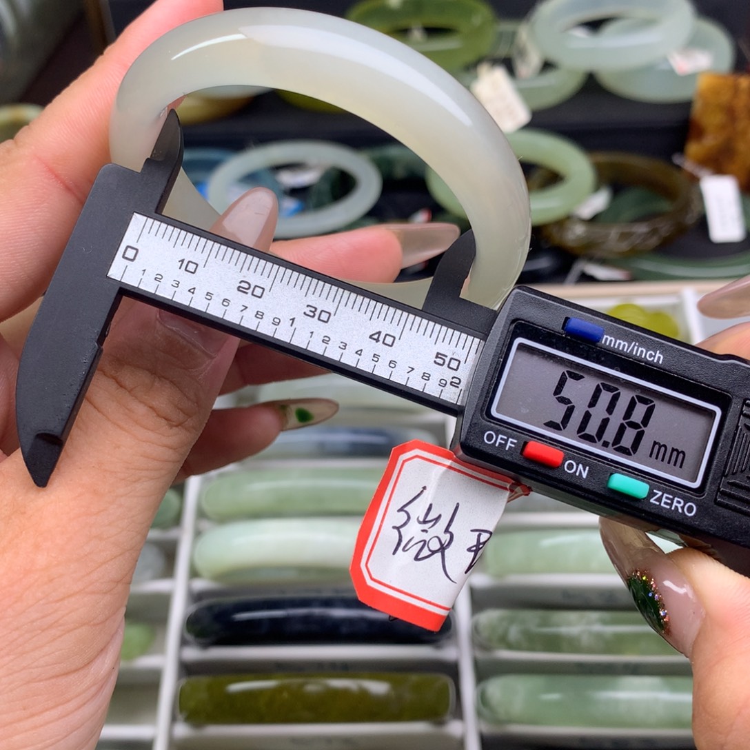 蛇纹石玉未镶嵌手镯570