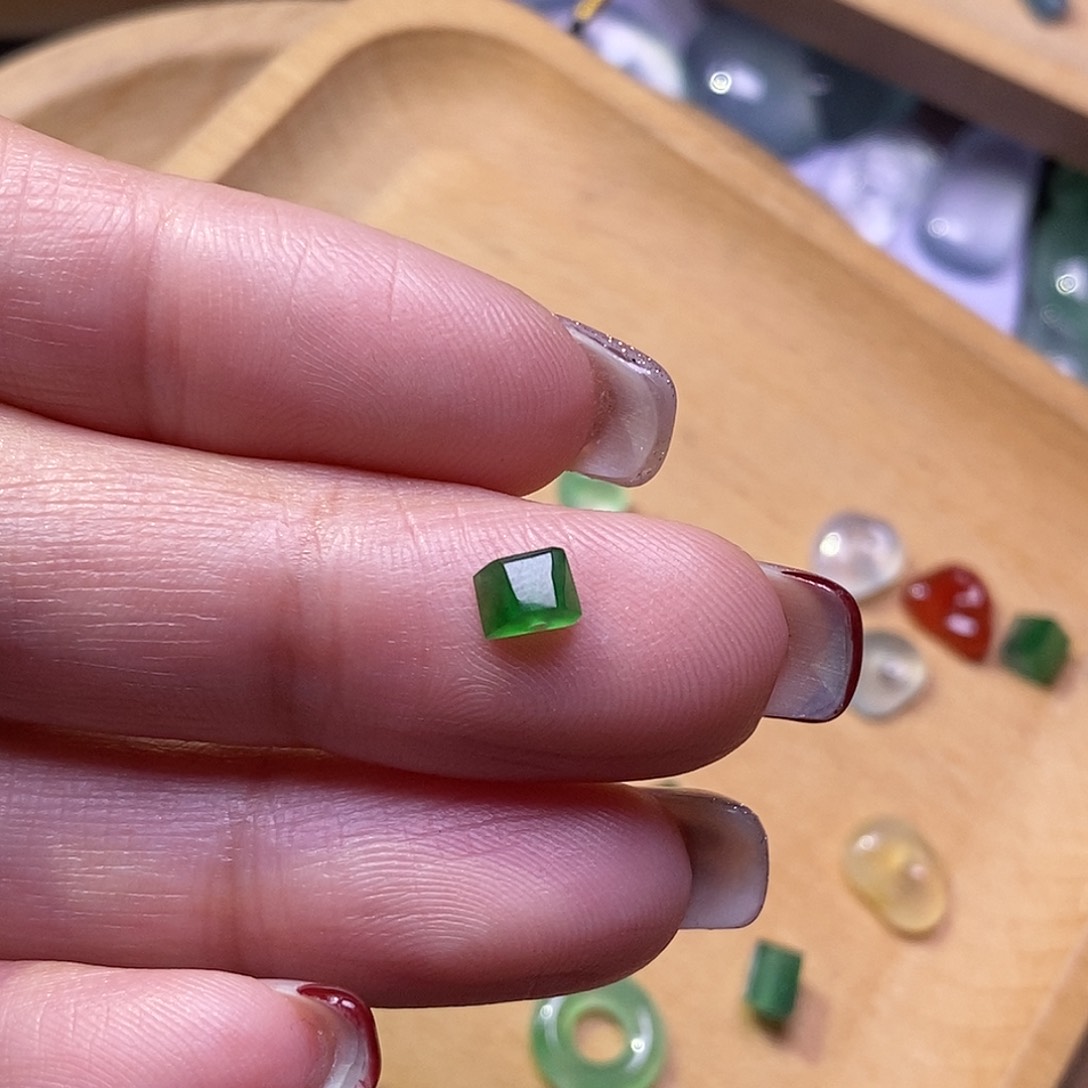 翡翠颈饰未镶嵌竹****马翡翠