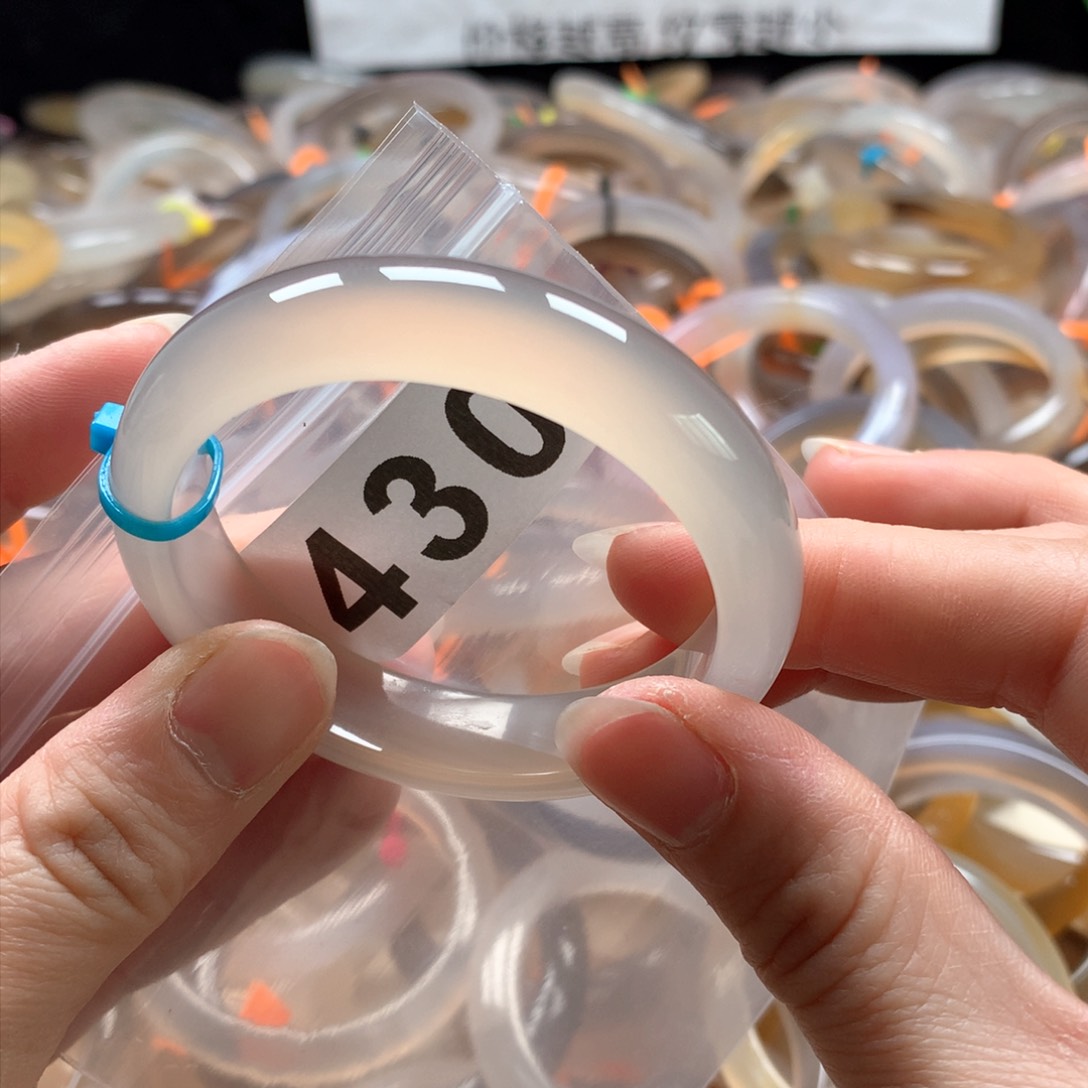 玛瑙/玉髓手镯未镶嵌