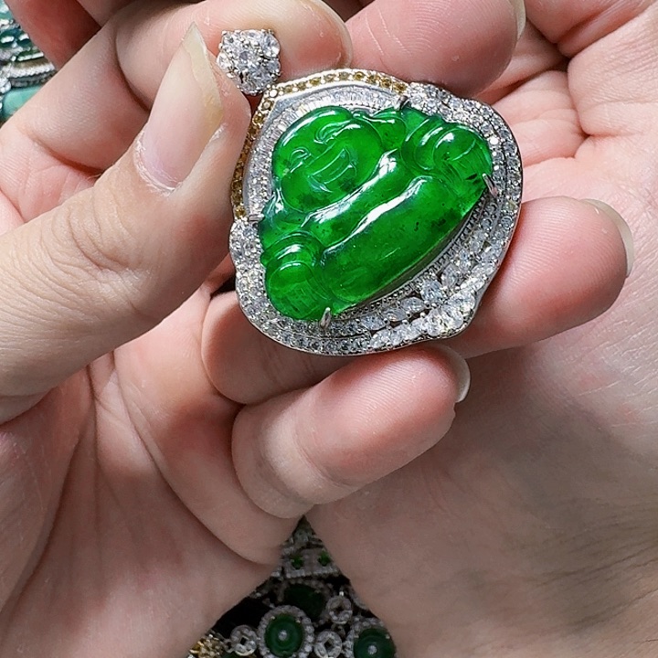 翡翠颈饰未镶嵌天然A货翡翠放漏