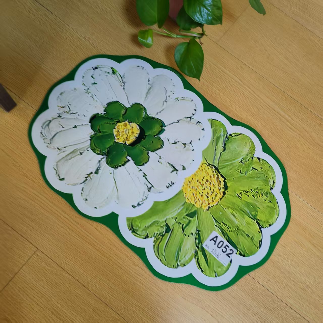A052白色绿色异形花朵地垫57*35