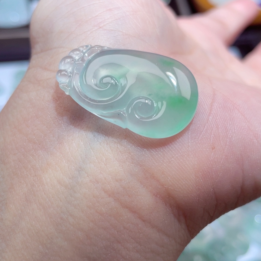 颈饰未镶嵌翡翠如意