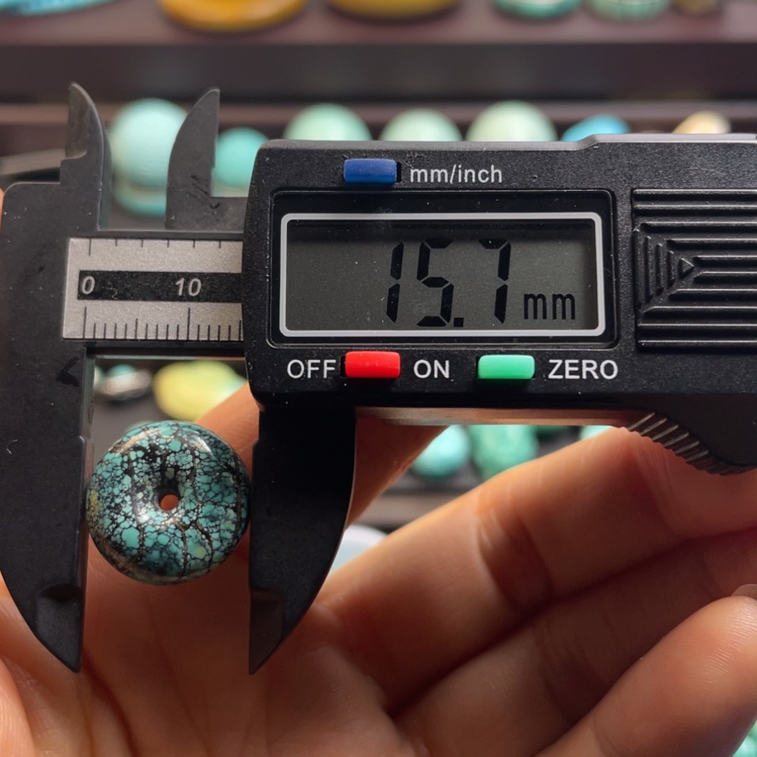 绿松石颈饰未镶嵌