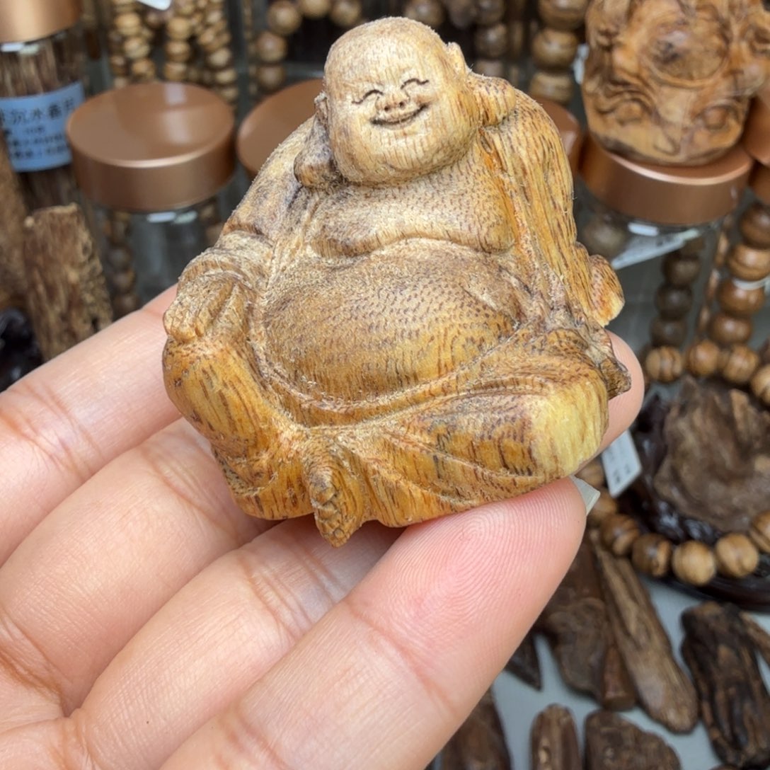 沉香碎屑沉香柬埔寨菩萨弥勒佛 8.8 克