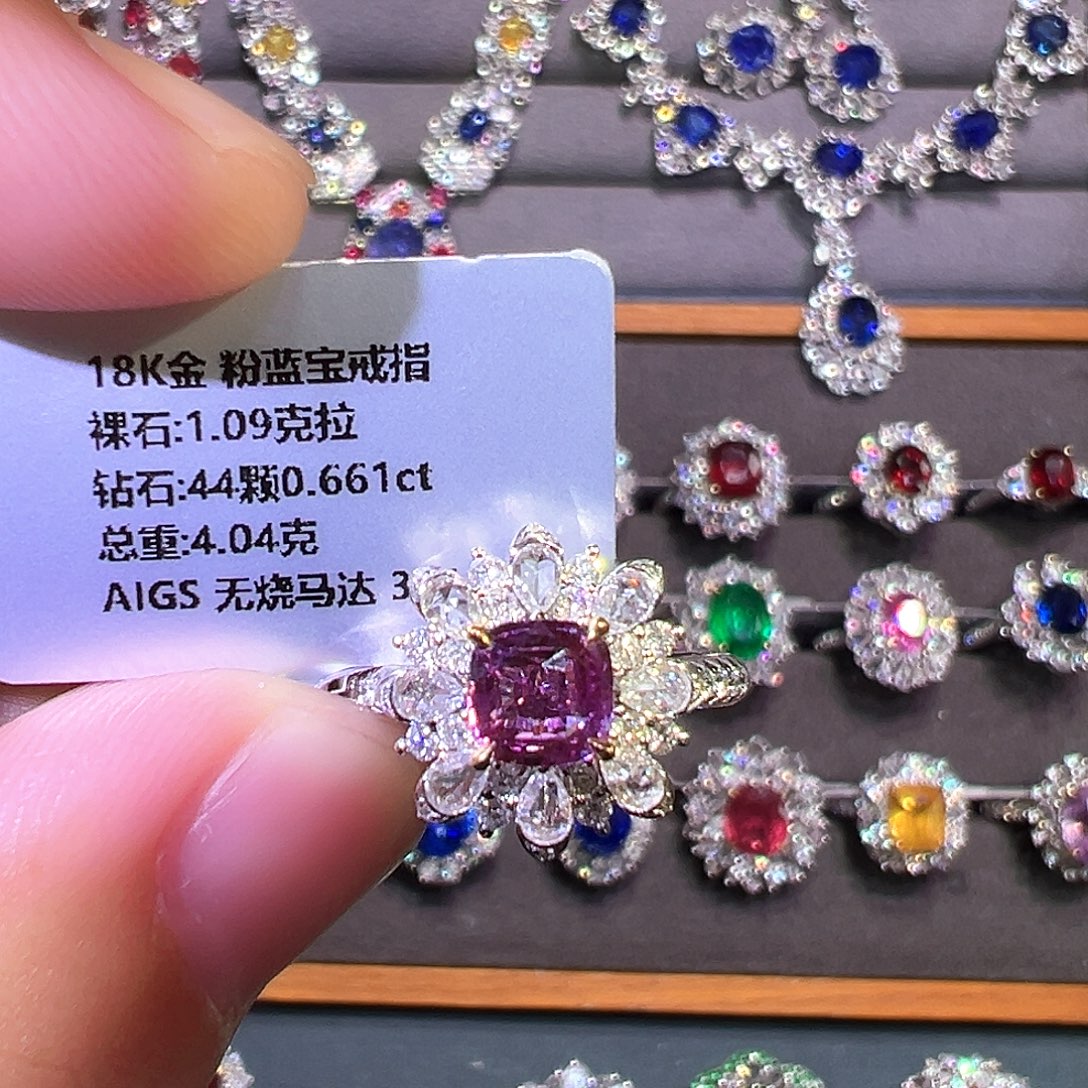 蓝宝石戒指18K金镶嵌