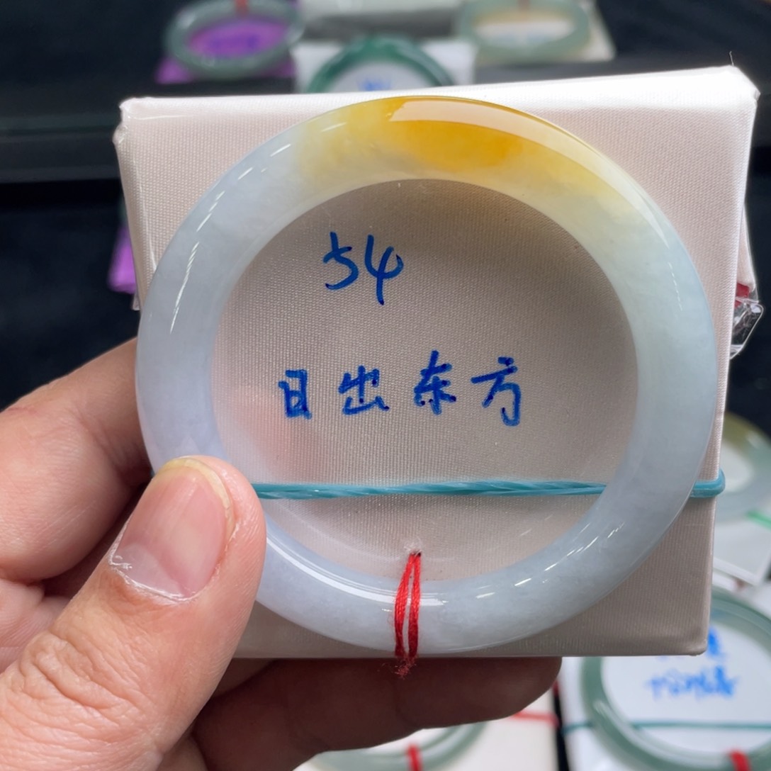 翡翠手镯未镶嵌翡翠手镯