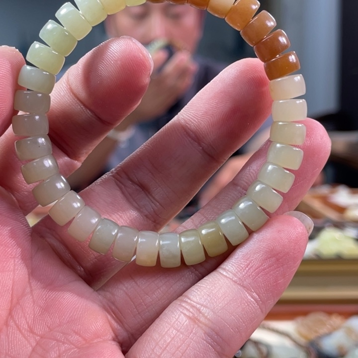 颈饰未镶嵌南红玛瑙