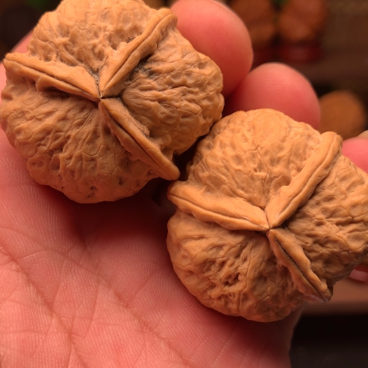 文玩核桃吊坠三棱