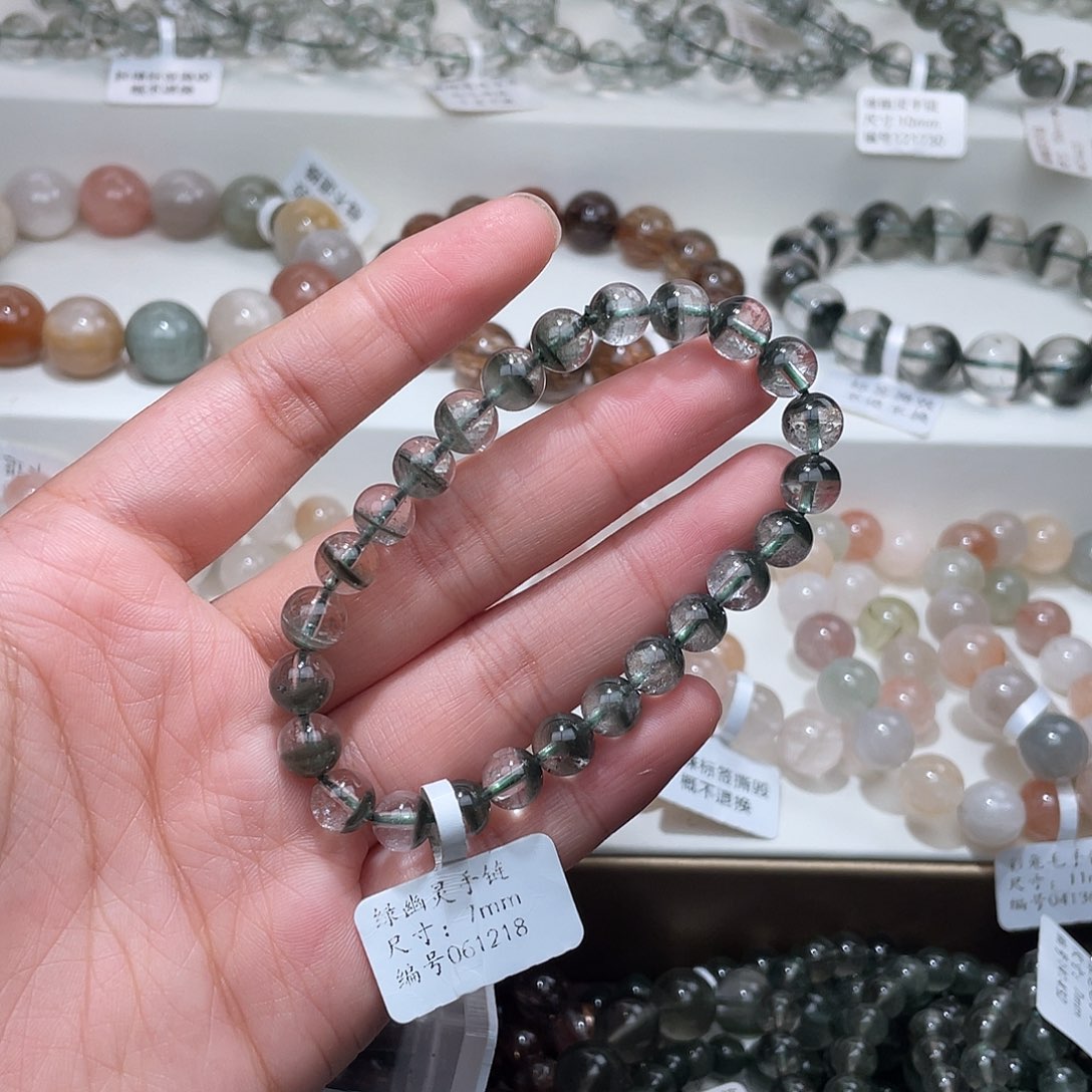 姜***圆水晶手链未镶嵌水晶