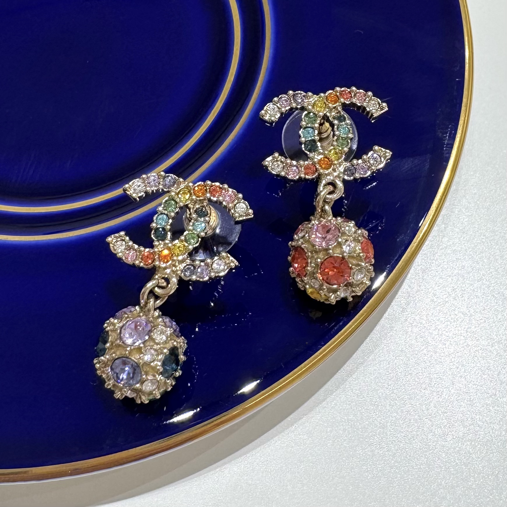 95新 Chanel/香奈儿 Chanel19S沙滩系列彩钻双C吊坠球球耳钉67549