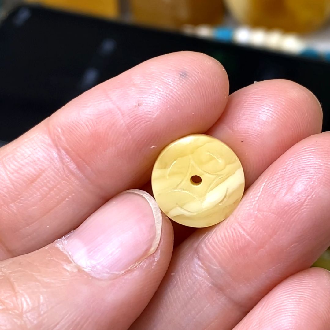 裸石琥珀未镶嵌春****四小铜钱配饰