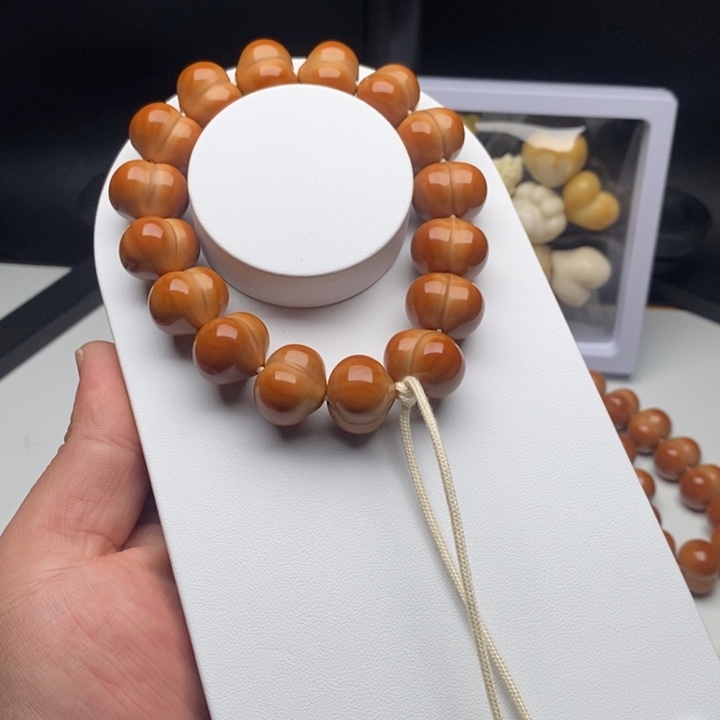 蜗****猴头核桃吊坠屁桃