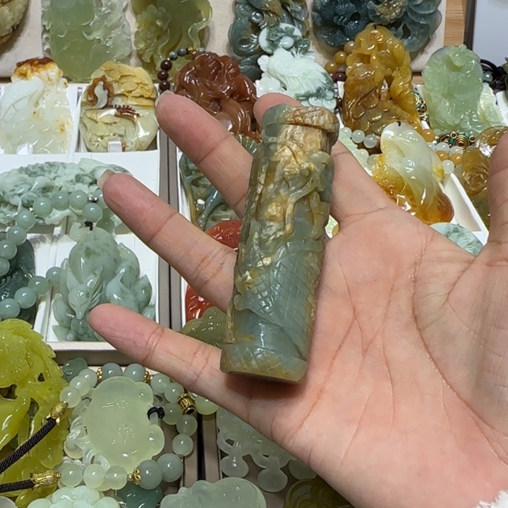 蛇纹石玉吊坠未镶嵌