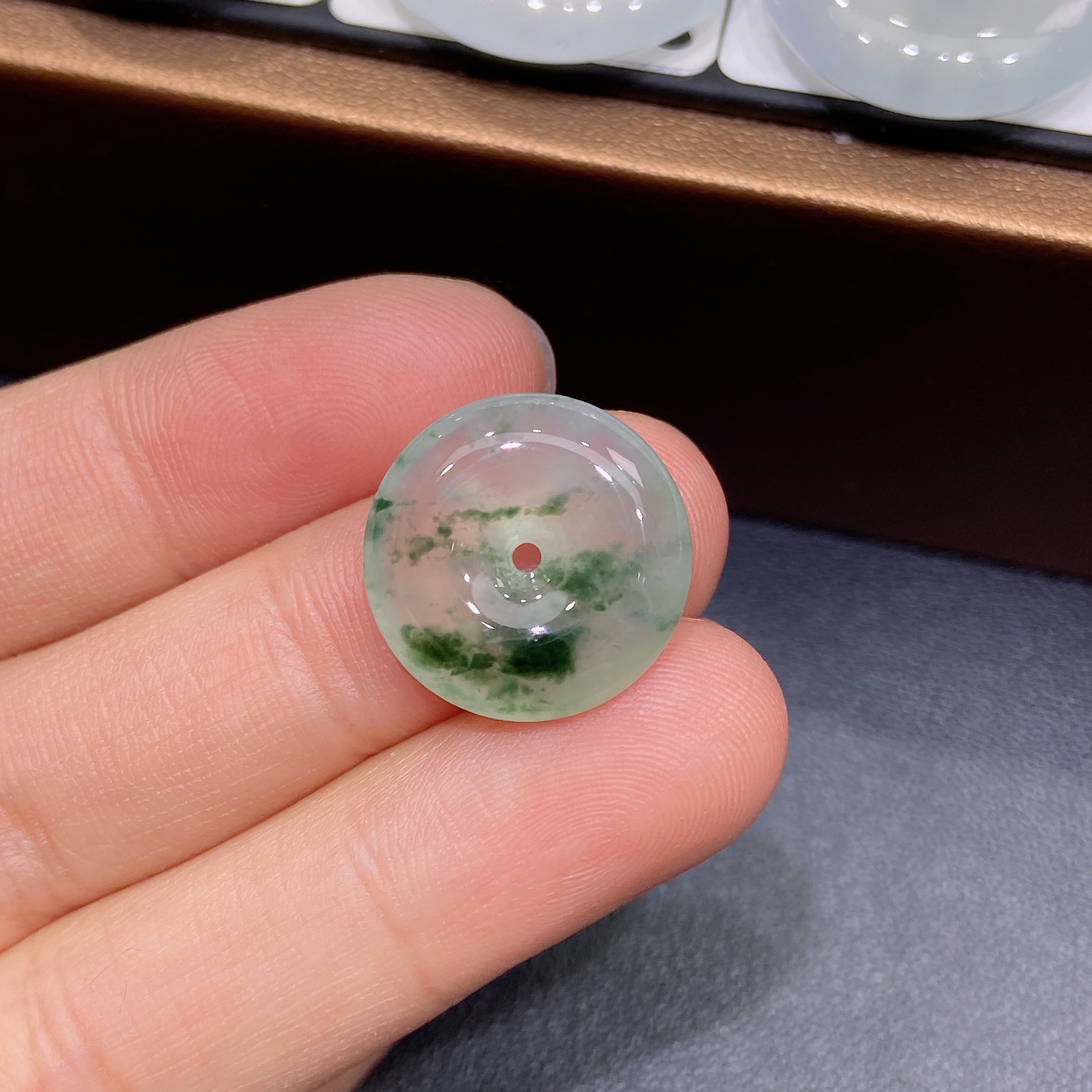 缅甸天然A货翡翠，高冰种飘意境花 小平安扣吊坠，精美冰透百搭款Z