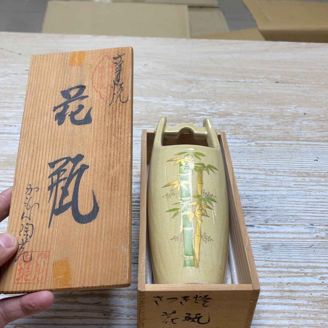 瓷片吃*密密麻麻地排列着一个