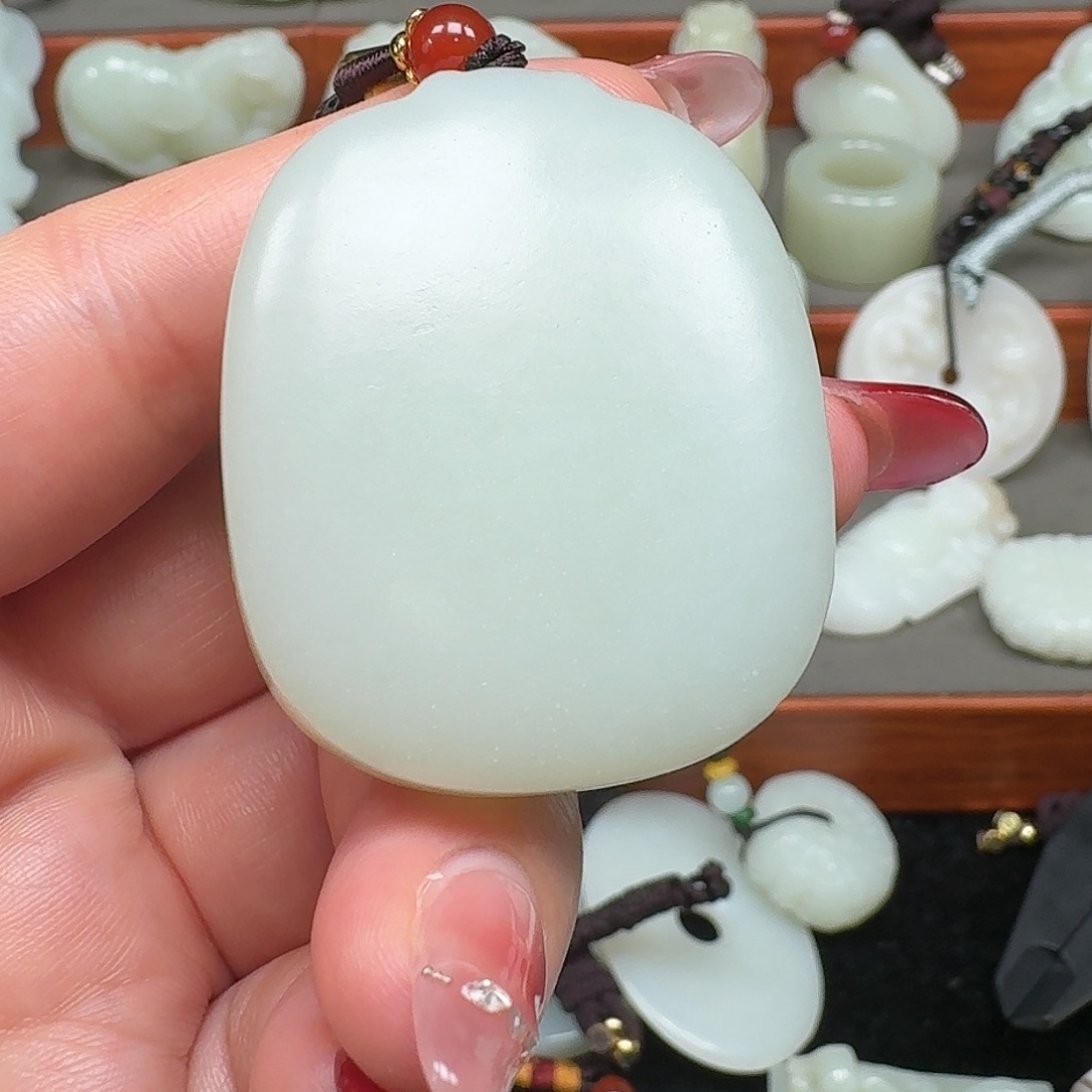 Z***W和田玉未镶嵌挂件