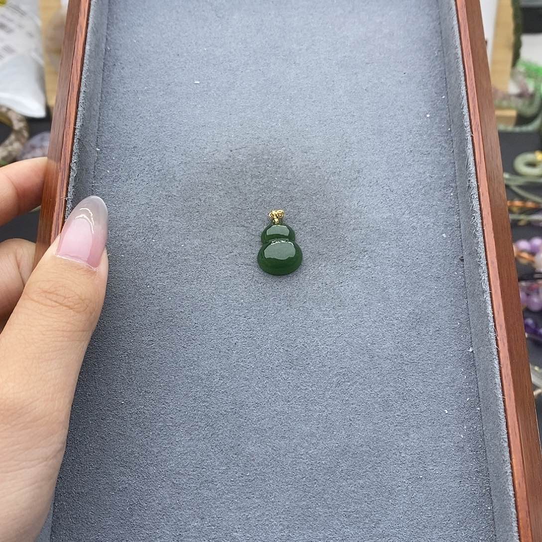 和田玉吊坠(不含链)18K金镶嵌