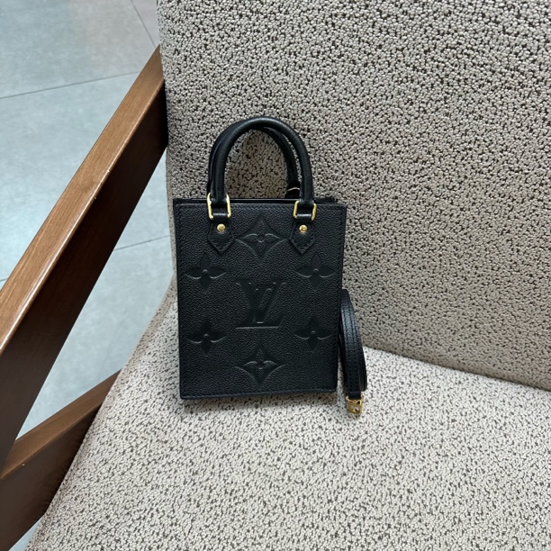99新 LouisVuitton/路易威登 LV黑色全皮压纹琴谱包mini