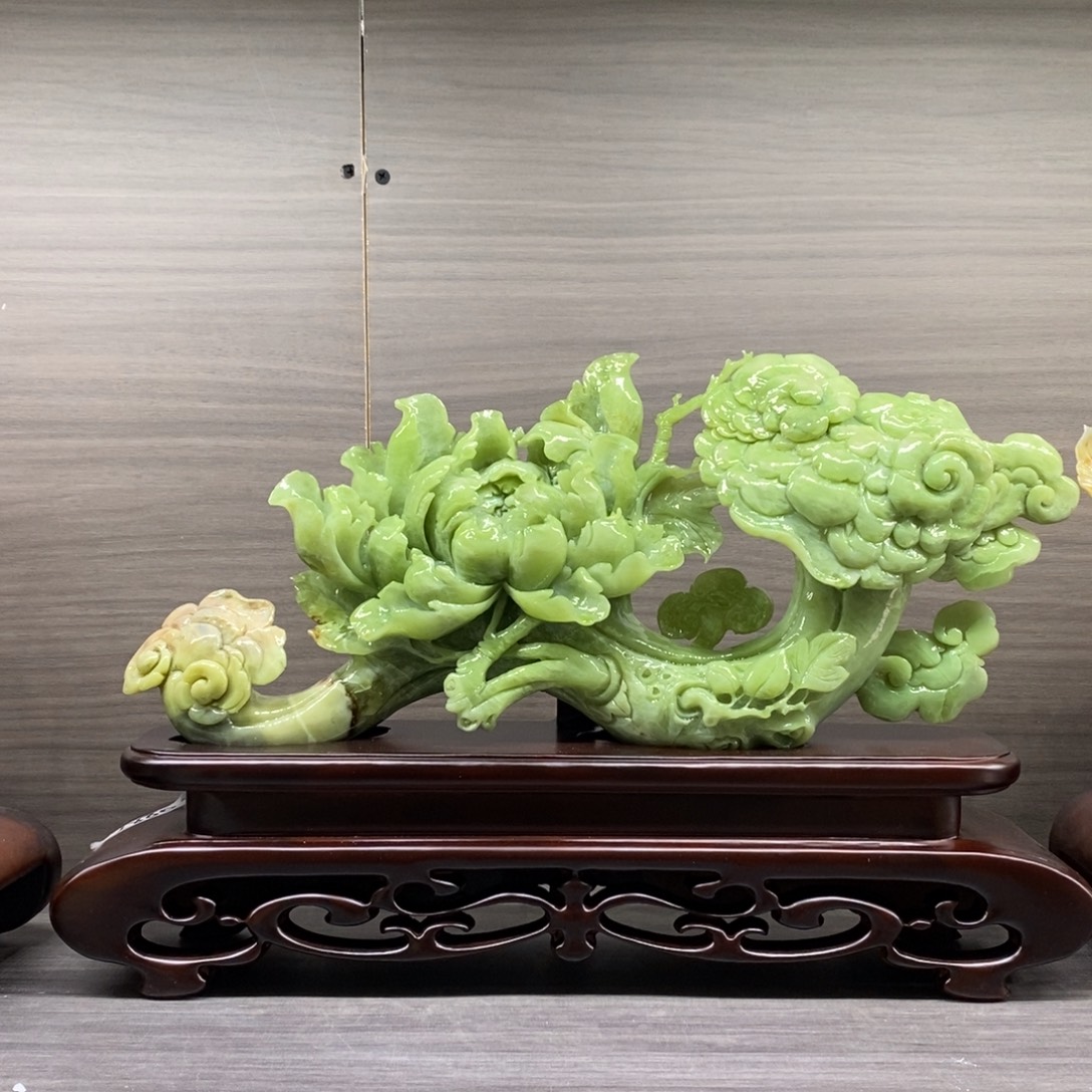 蛇纹石玉未镶嵌珠宝奇石