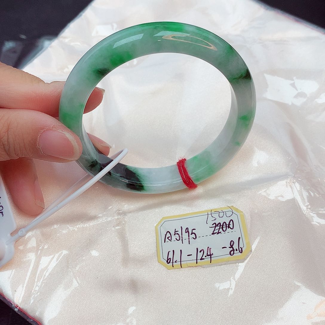 翡翠未镶嵌手镯缅甸翡翠