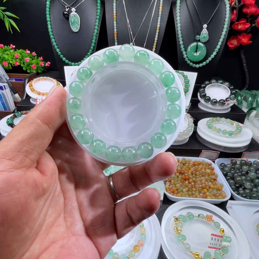 石英质玉（非洲翠）未镶嵌手链