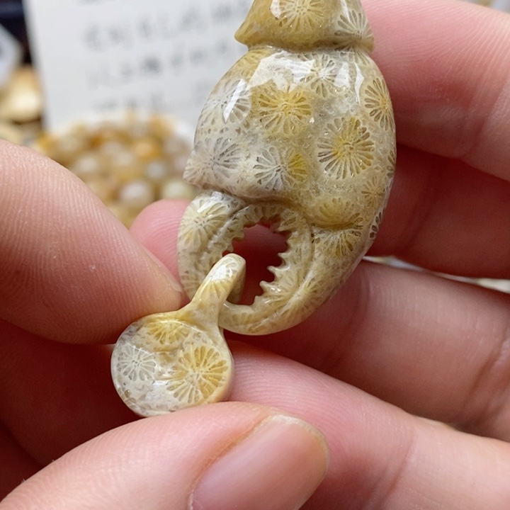 石英质玉颈饰未镶嵌