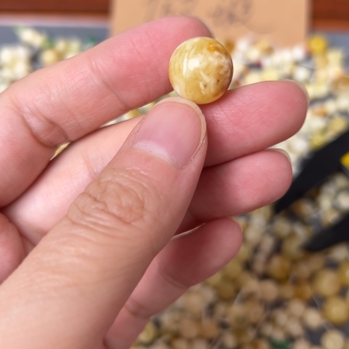 蜜蜡未镶嵌裸石12.8mm一个