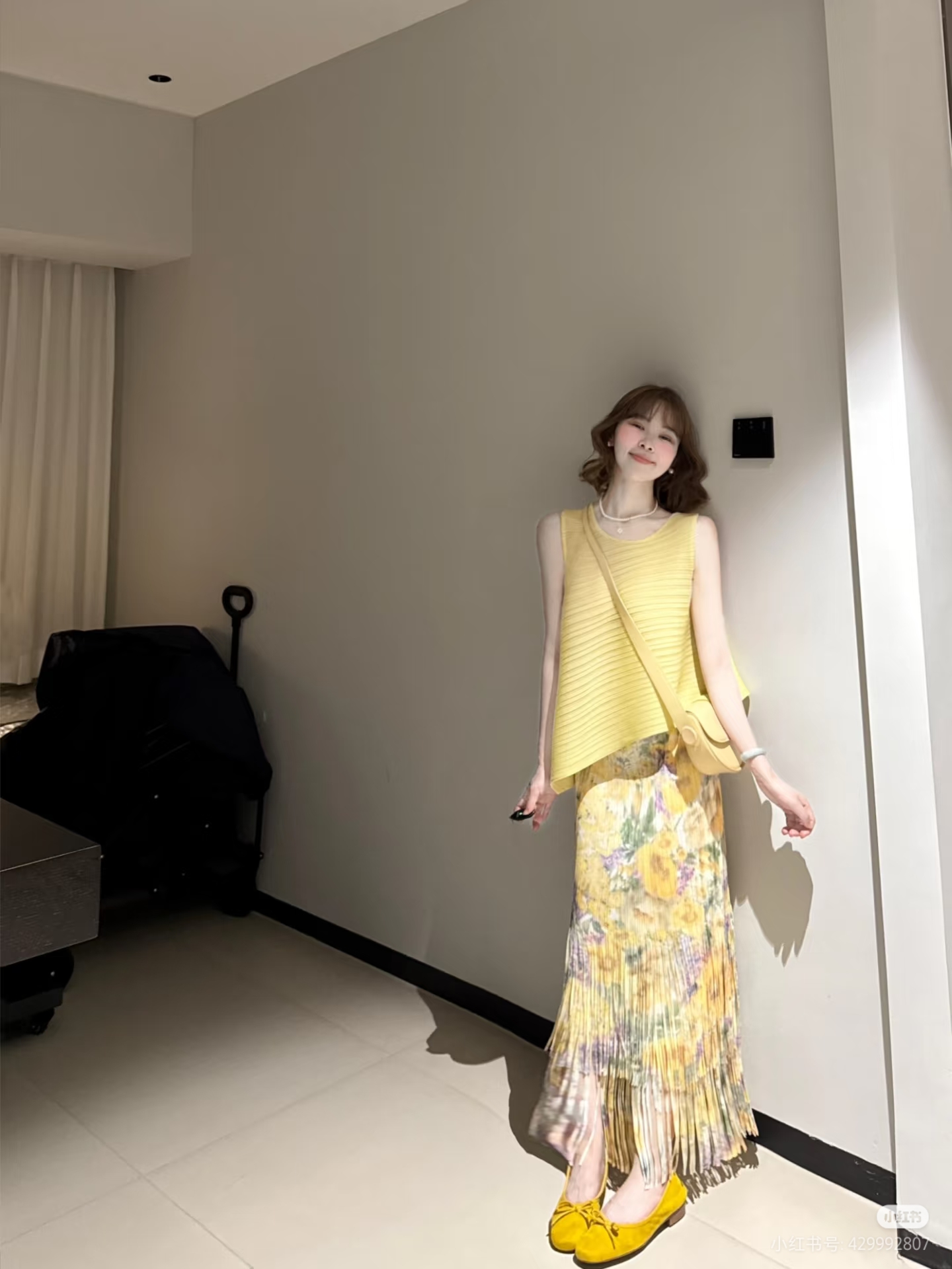 夏季法式慵懒显白无袖上衣搭配流苏半身裙套装女