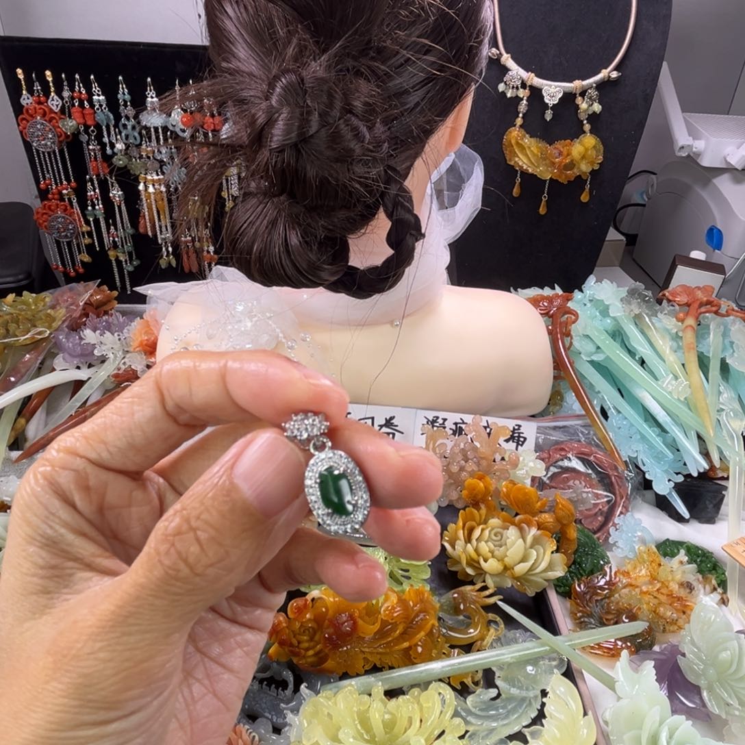 颈饰银S925镶嵌翡翠