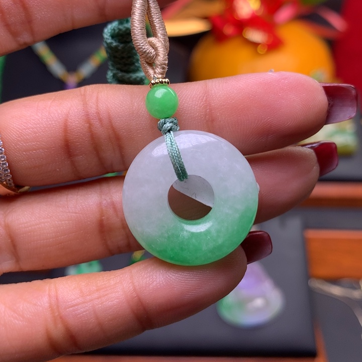 翡翠颈饰未镶嵌平安