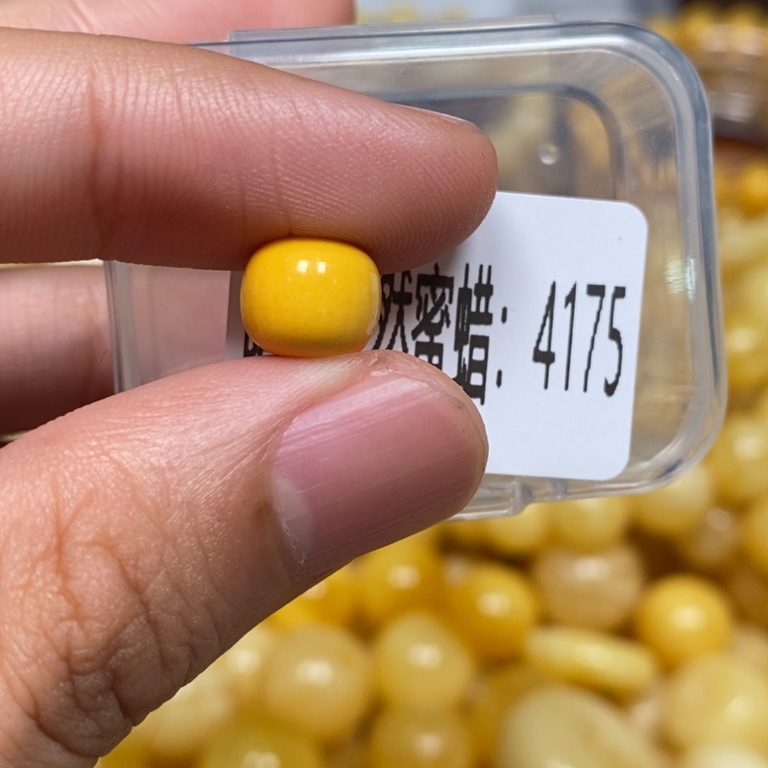 蜜蜡未镶嵌珠宝奇石4175