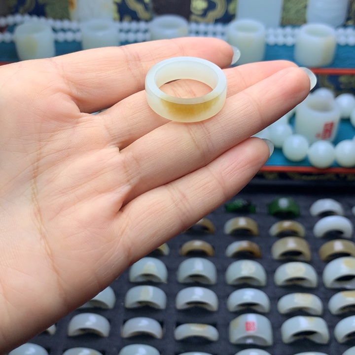 小***小和田玉未镶嵌戒指