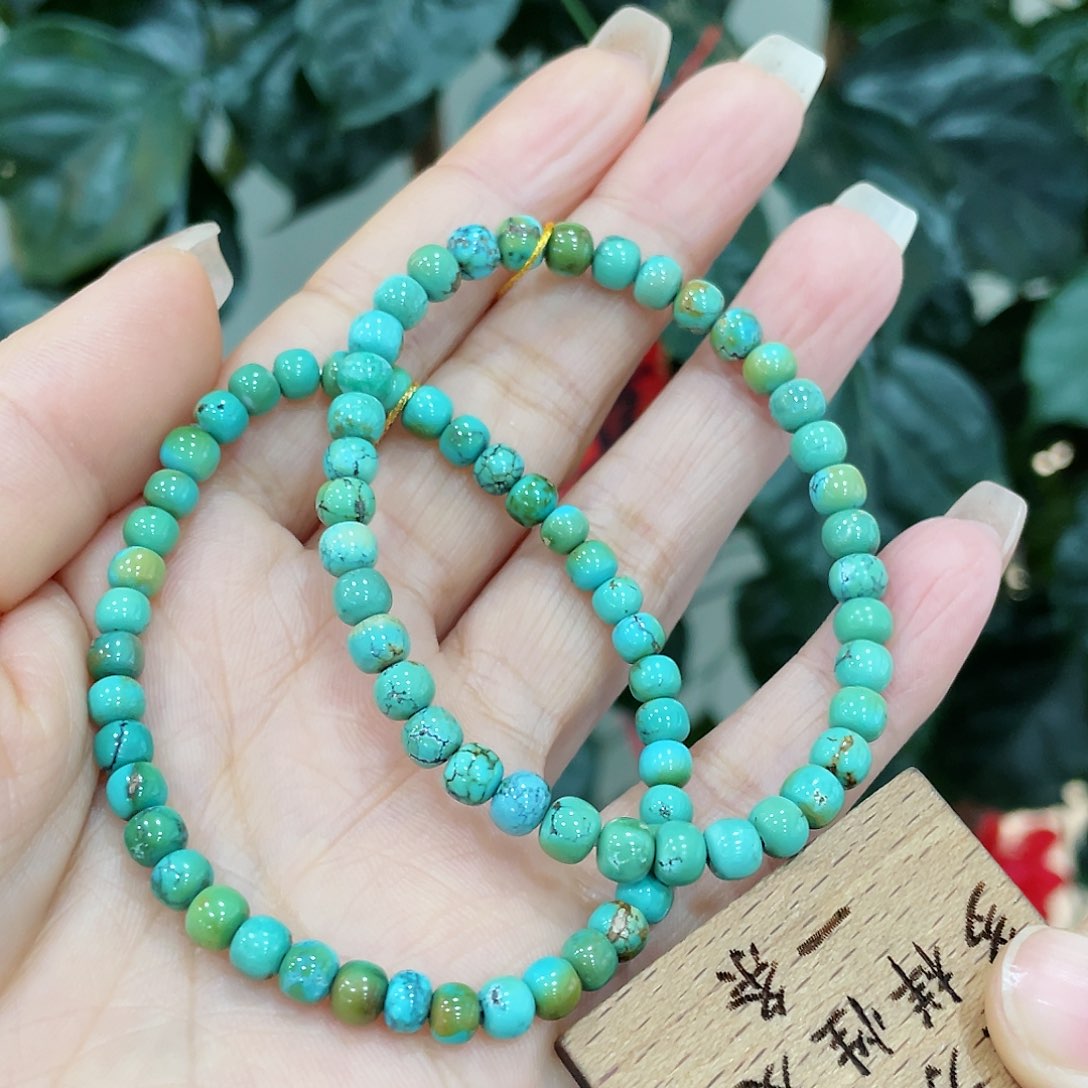 绿松石颈饰未镶嵌