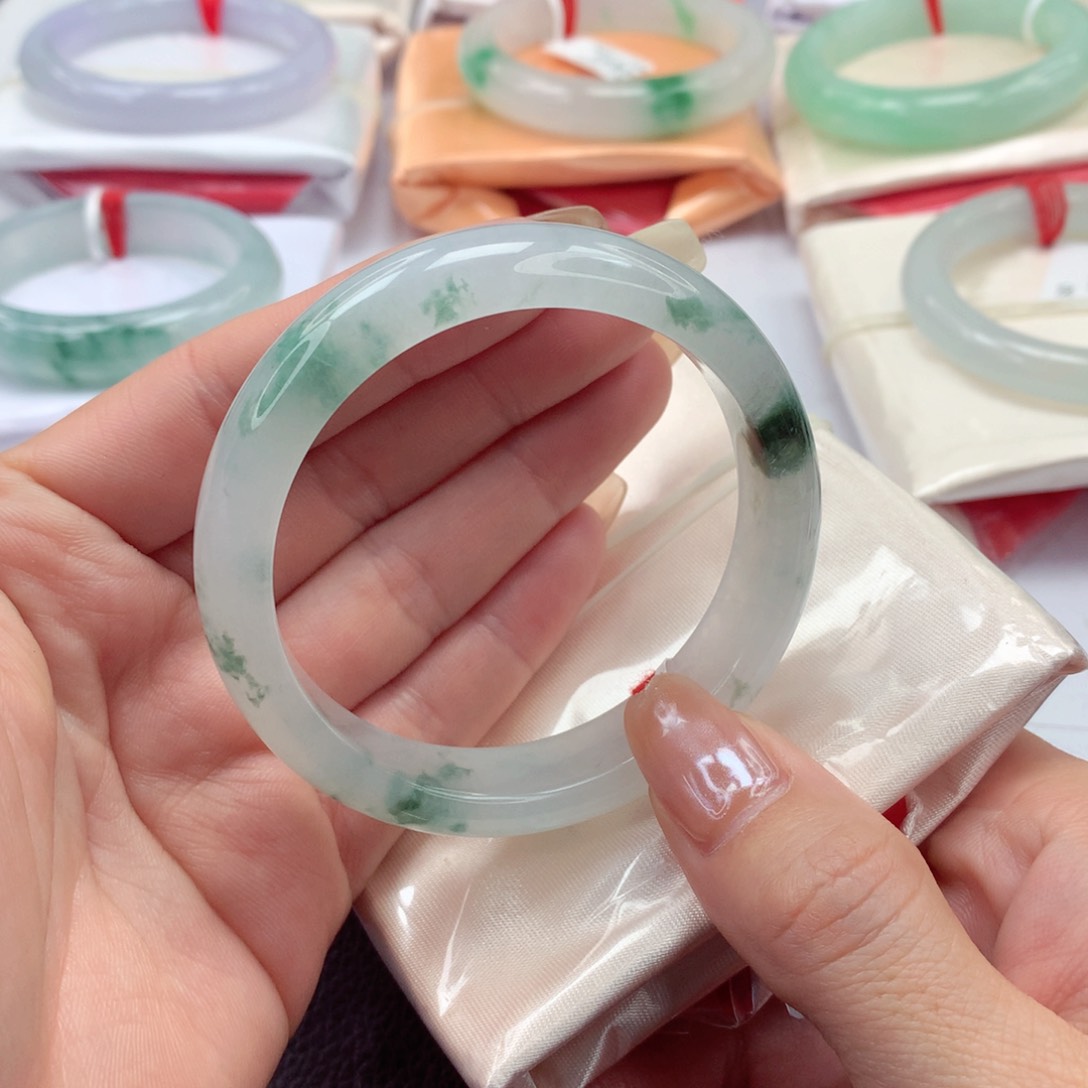 翡翠手镯未镶嵌54圈口 白冰清新优雅冰飘绿花