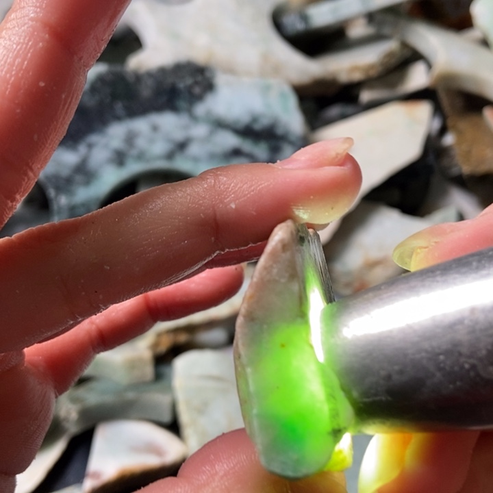 翡翠颈饰未镶嵌天然翡翠