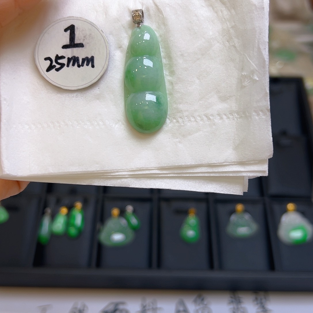 翡翠颈饰18K金镶嵌翡翠