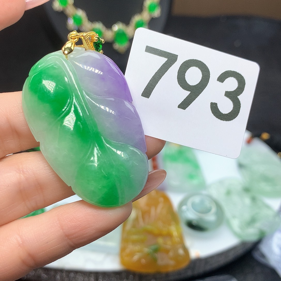 翡翠吊坠(赠链)未镶嵌