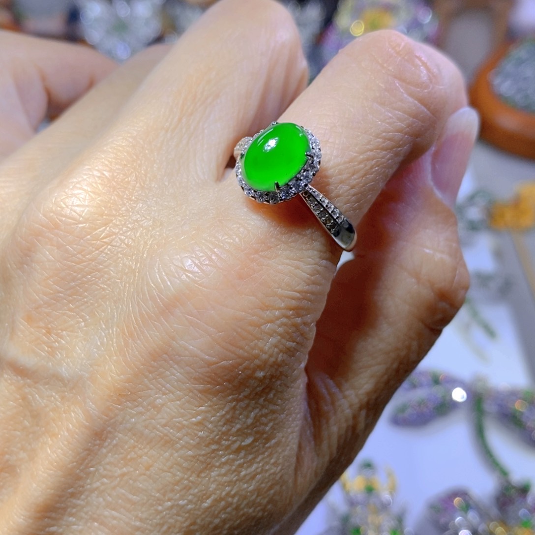 翡翠颈饰银S925镶嵌天然翡翠