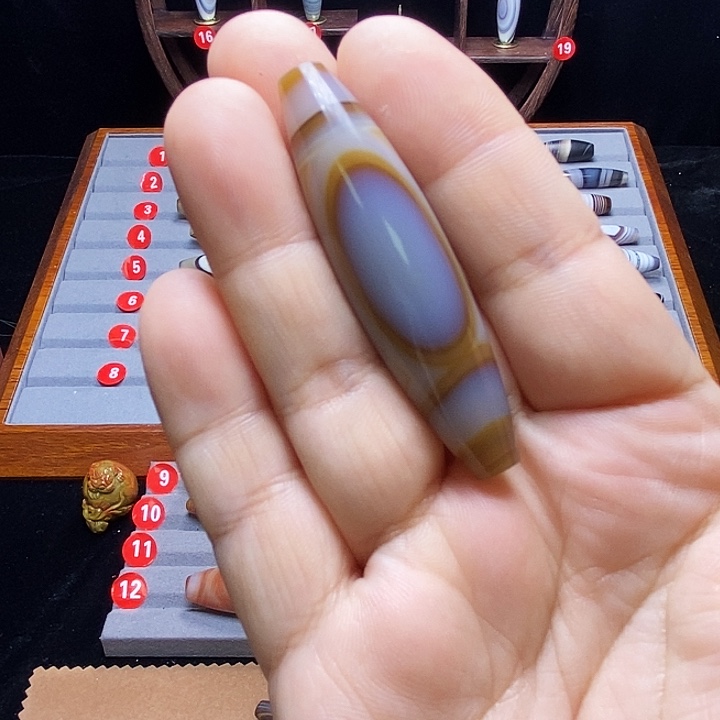 昂***扎玛瑙/玉髓未镶嵌颈饰