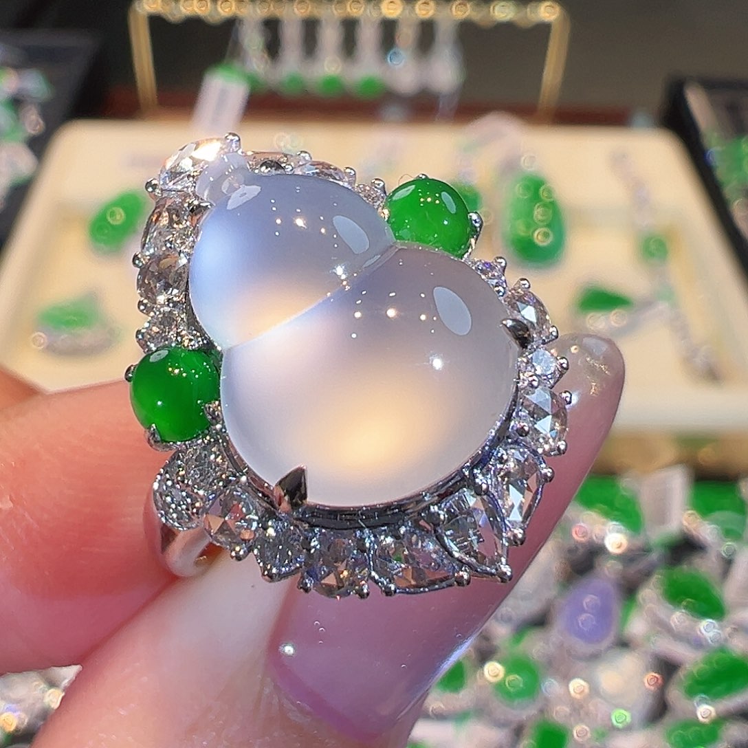 翡翠戒指18K金镶嵌翡翠